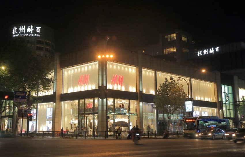 H&M teamar upp med "superapp"