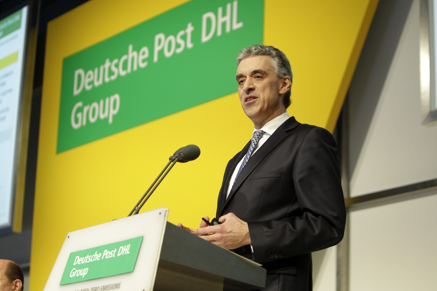 E-handeln levererar hos DHL - nära 15 miljarder euro för Q2