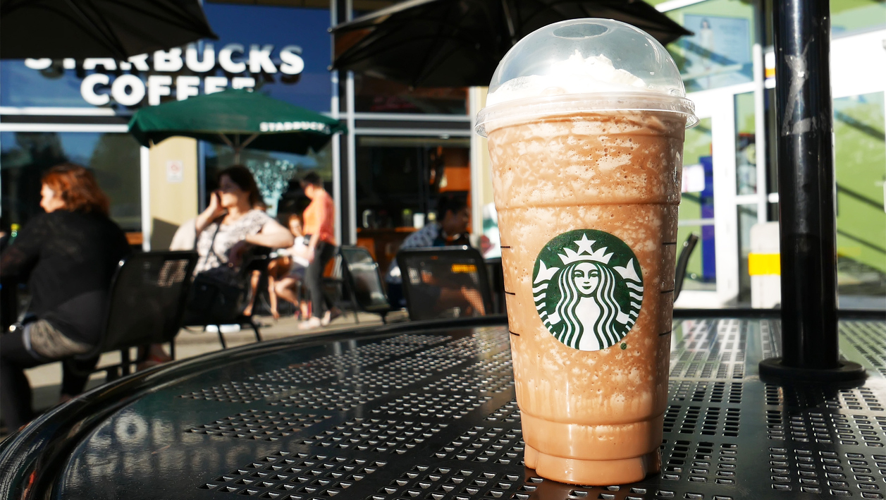 Nu händer det: Starbucks säger hejdå till e-handeln