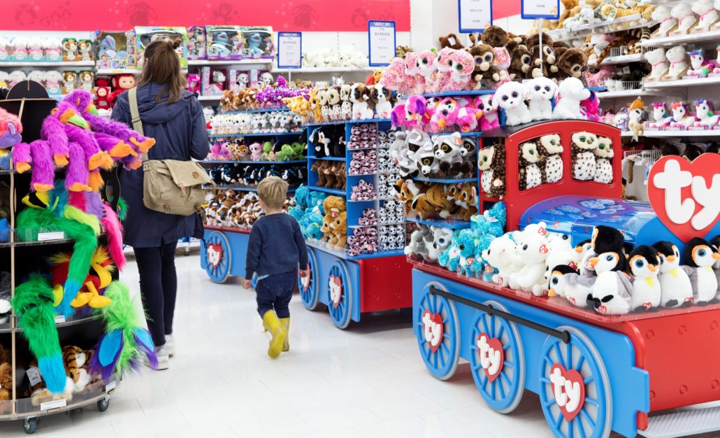 Storsatsar på e-handel: Toys "R" Us stänger 180 butiker