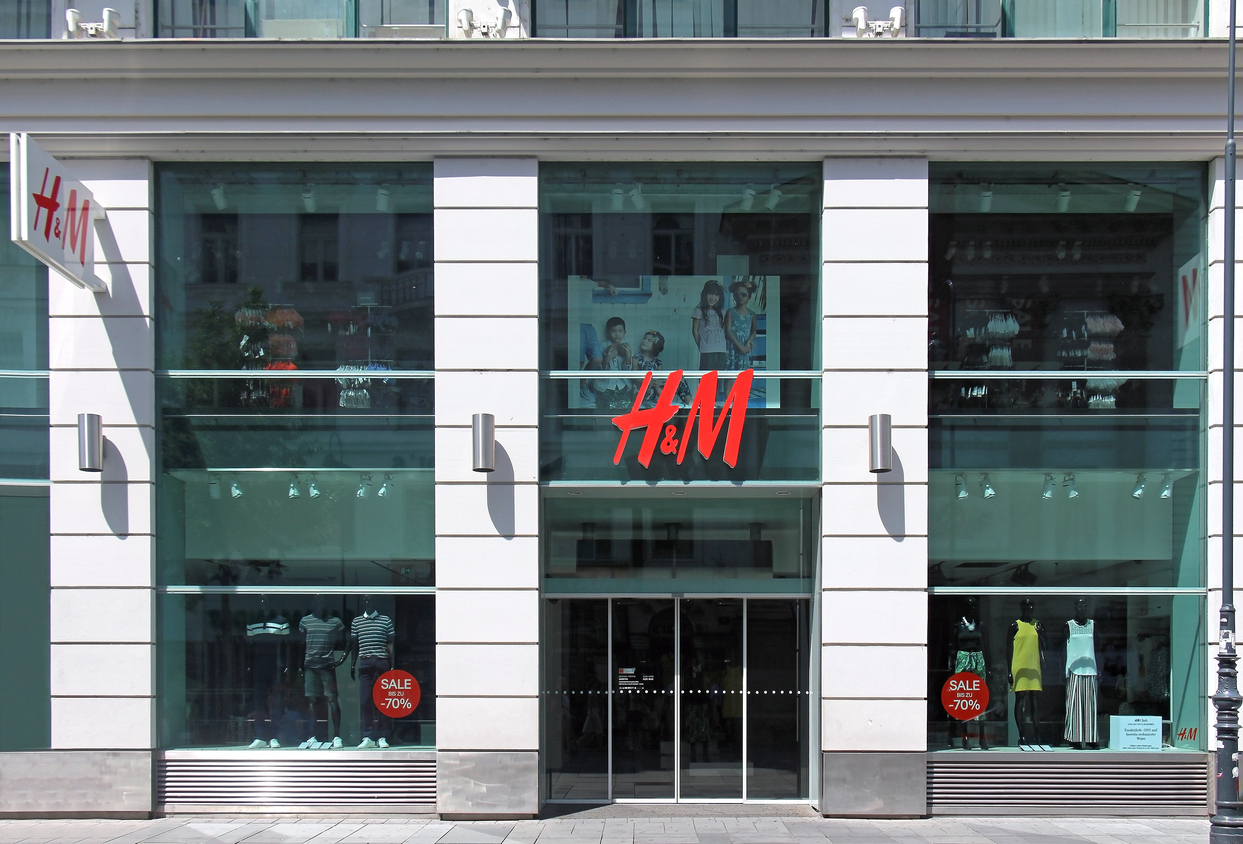 H&M:s motdrag mot nätjättarna - inför fri frakt