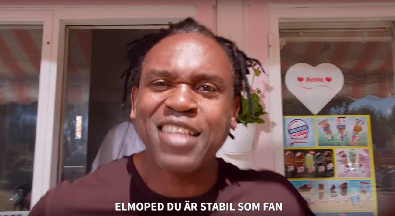 Dr Alban gör ny mopedvideo - sjunger för Motorsweden