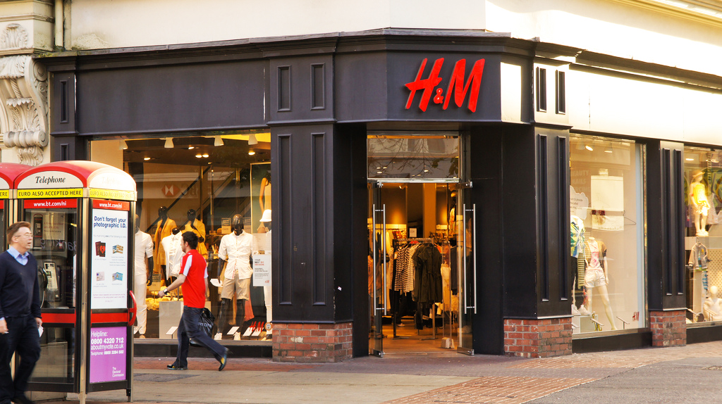 H&M minskar resultatet med två miljarder