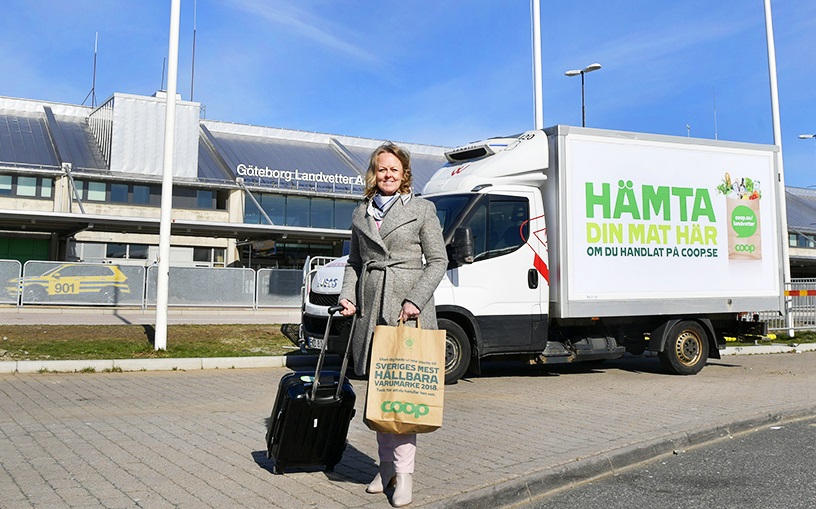 Coop börjar landa matkassar på flygplatsen