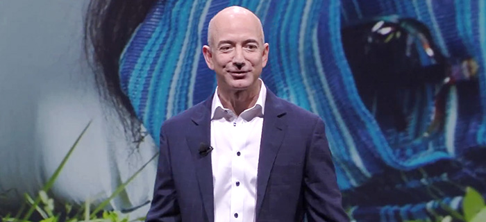 Amazons Jeff Bezos prisad av sina största rivaler