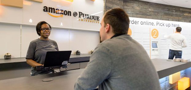 Amazon öppnar bemannat utlämningsställe på campus