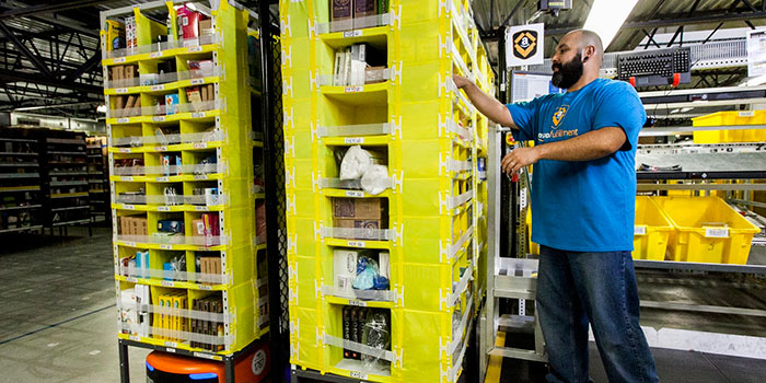 Nu får Amazons anställda byta jobb till konkurrenter