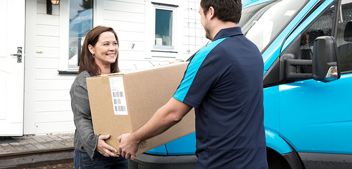 PostNord fortsätter tappa brev men E-handeln ökar