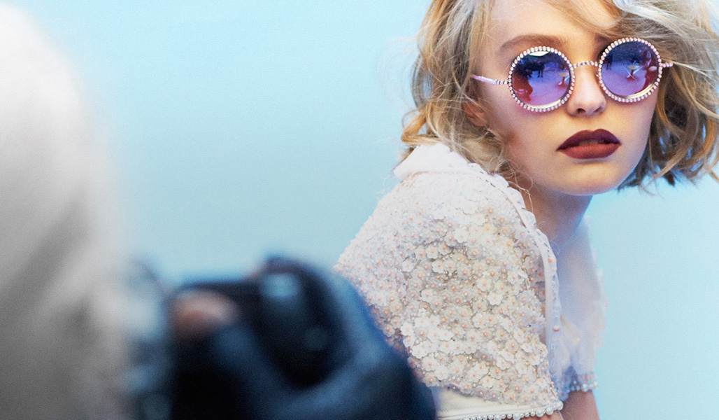 Chanel gläntar på dörren med en e-handel för solglasögon