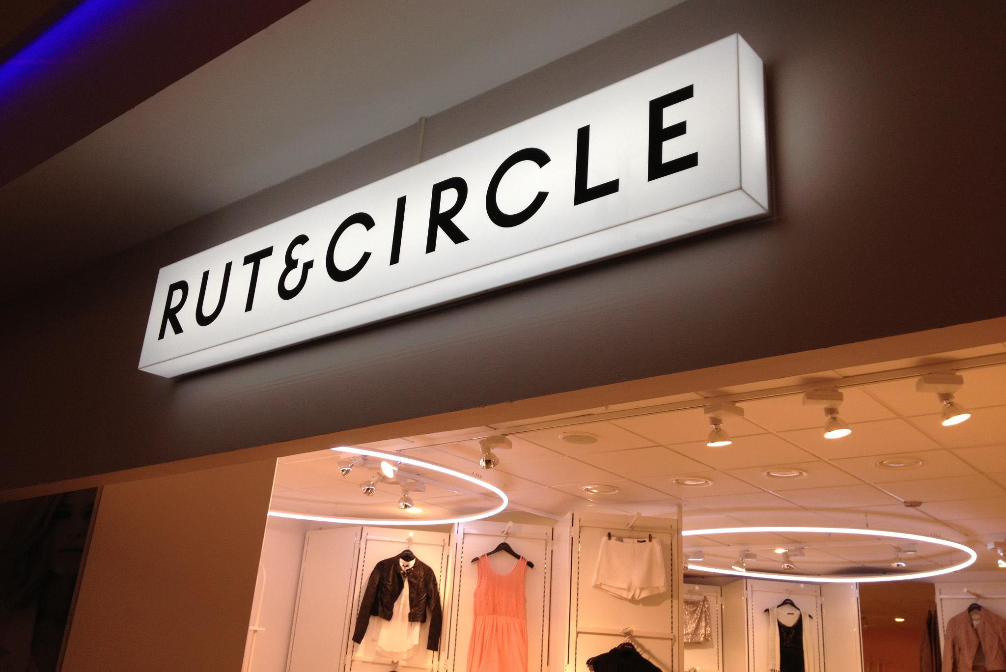 NA-KD stänger Rut&Circles fysiska butiker