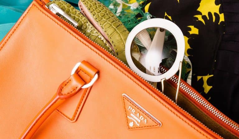 Prada stänger butiker och ska dubbla online