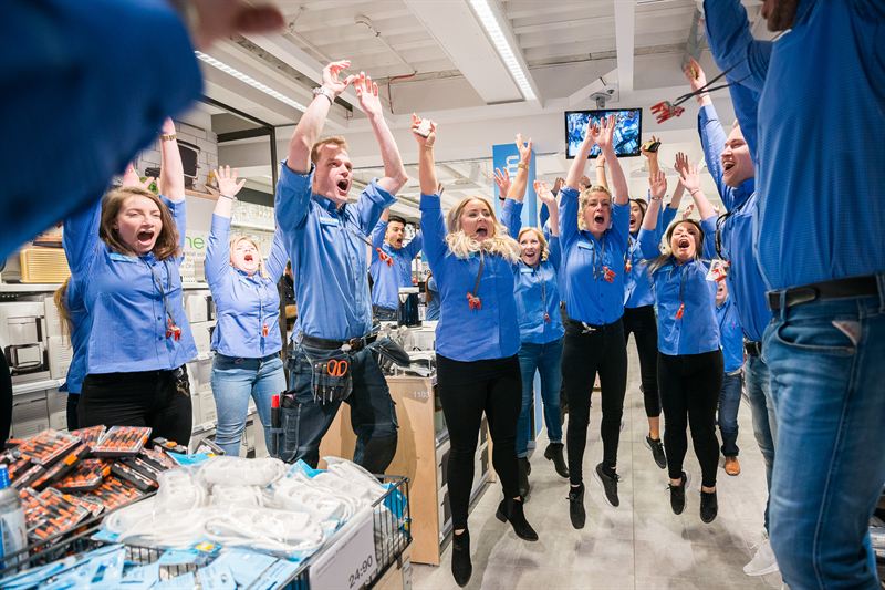 Första omnibutiken öppnad i grannlandet