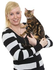 Jessica Nylund med en katt