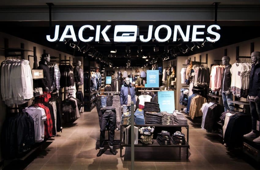 Jack & Jones ska ta in minst 100 pekskärmar i år 