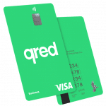 Qred kreditkort i grönt i vinkel