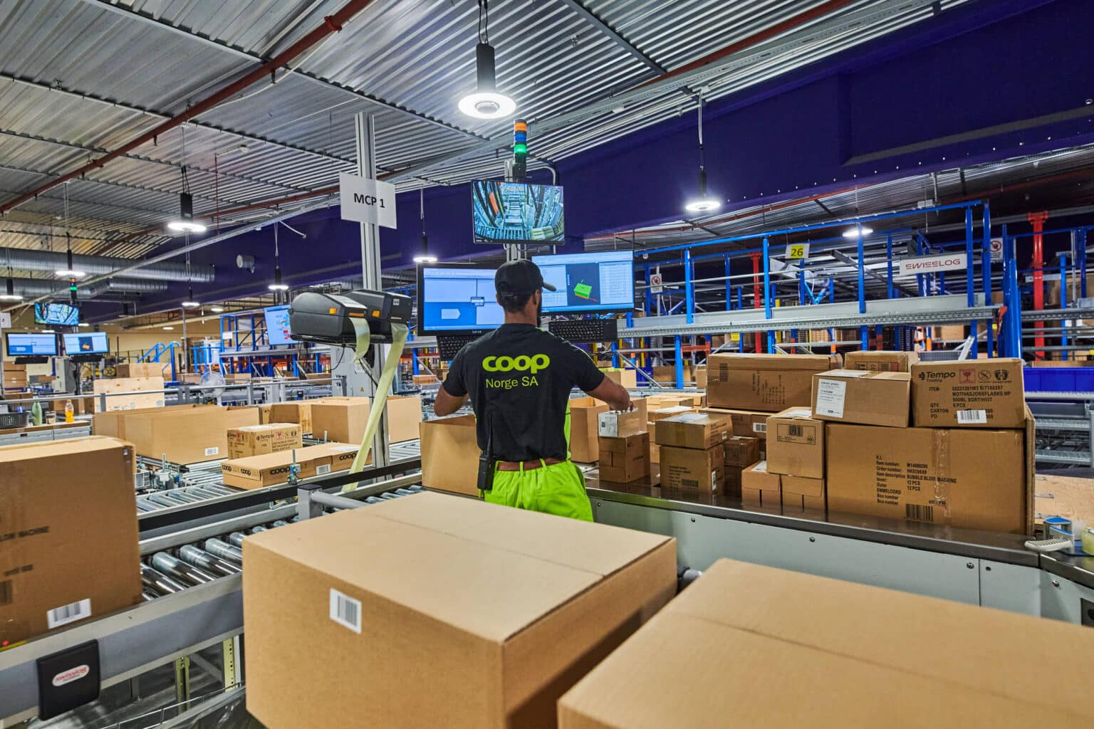 ”Ett av världens bästa automatiserade centrallager” - Ehandel.se